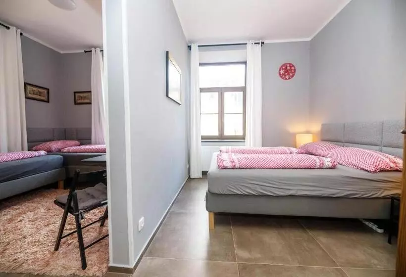 Majatalo Penzion Apidae