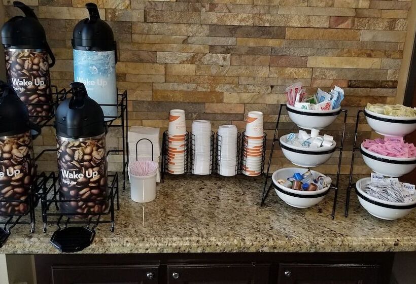 בית מלון כפרי Comfort Inn & Suites Lakeside