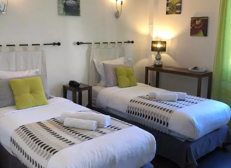 בית מלון כפרי Le Tivoli