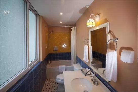 هتل Yangshuo Michael's Inn And Suites