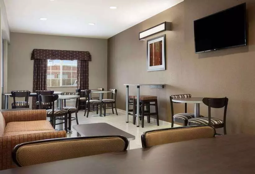 Microtel Inn & Suites By Wyndham Kenedy/karnes City