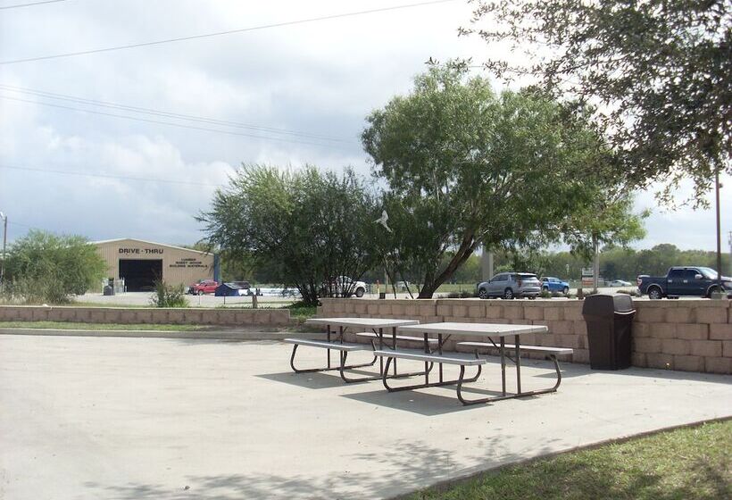 Microtel Inn & Suites By Wyndham Kenedy/karnes City