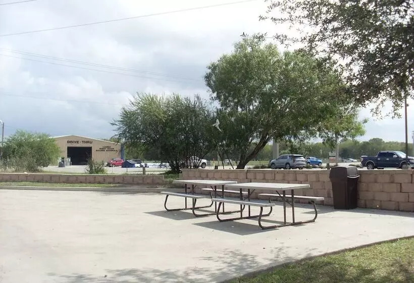 Microtel Inn & Suites By Wyndham Kenedy/karnes City