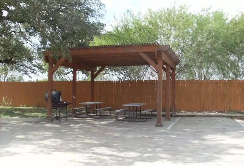 Microtel Inn & Suites By Wyndham Kenedy/karnes City