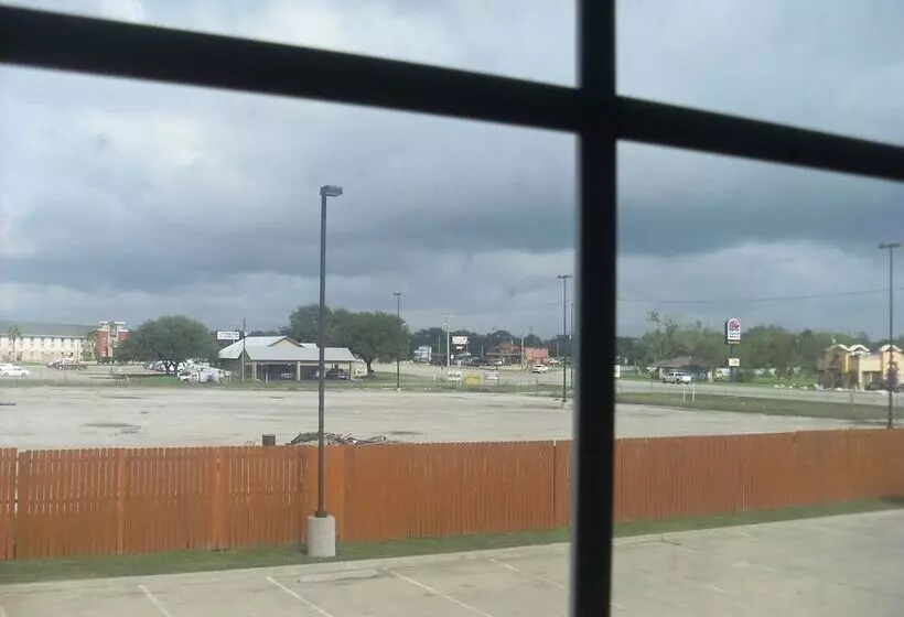 Microtel Inn & Suites By Wyndham Kenedy/karnes City