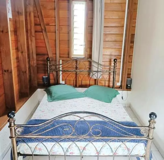 Bungalow Charmant A Chateau Gaillard Avec Piscine Partagee