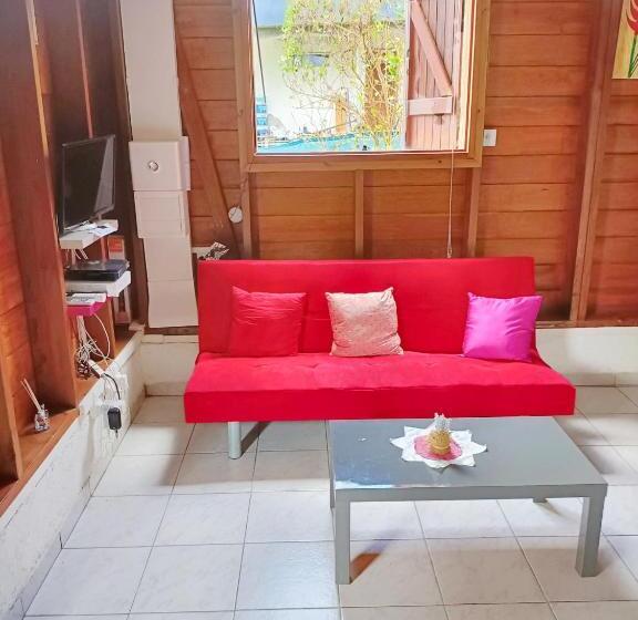 Bungalow Charmant A Chateau Gaillard Avec Piscine Partagee