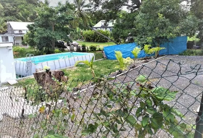 Bungalow Charmant A Chateau Gaillard Avec Piscine Partagee