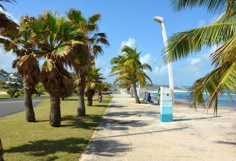 Bungalow Charmant A Chateau Gaillard Avec Piscine Partagee