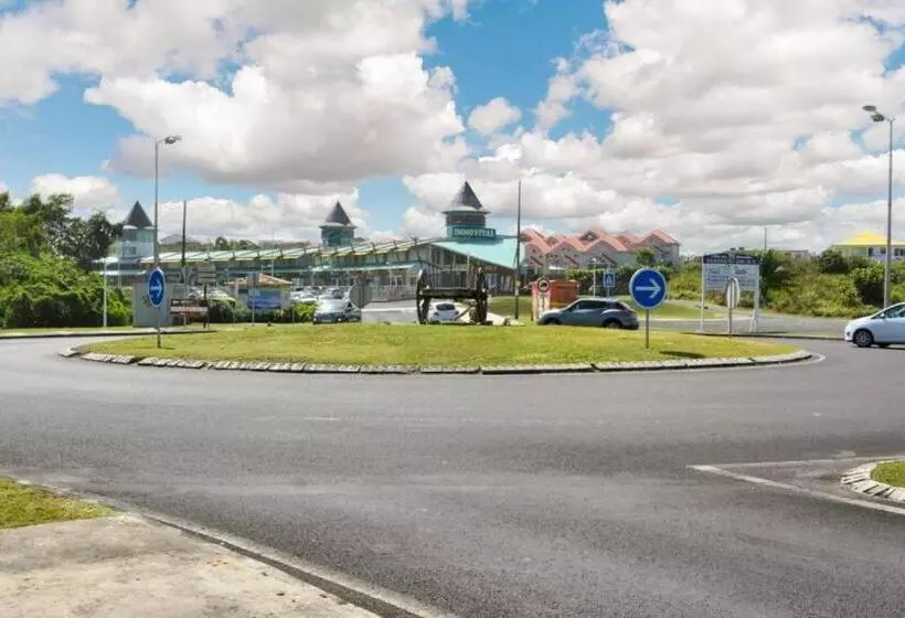 Bungalow Charmant A Chateau Gaillard Avec Piscine Partagee