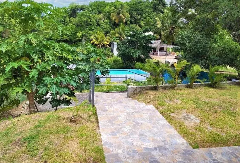 Bungalow Charmant A Chateau Gaillard Avec Piscine Partagee
