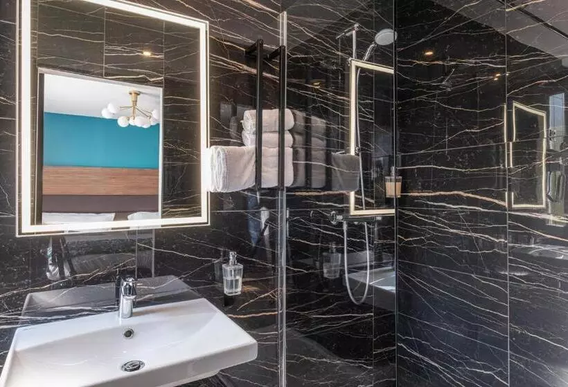 Hotelli The Originals Boutique, Hôtel Le Marignan,le Havre Centre Gare