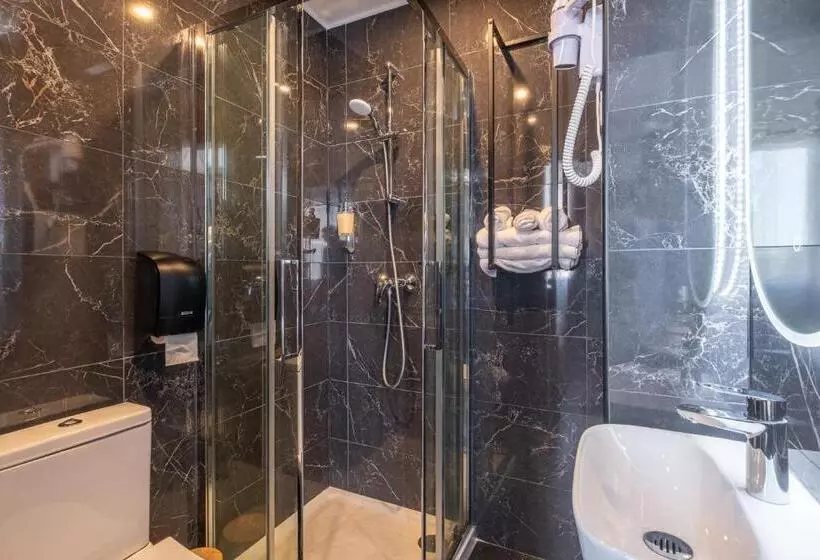 Hotelli The Originals Boutique, Hôtel Le Marignan,le Havre Centre Gare