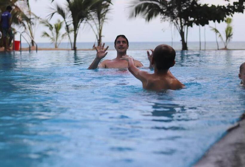 호텔 Marakolliya Beach Resort