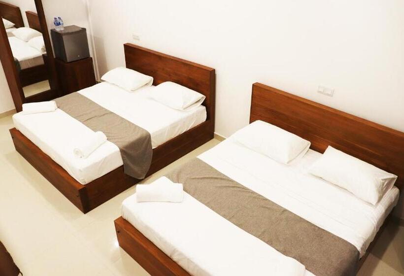 호텔 Marakolliya Beach Resort