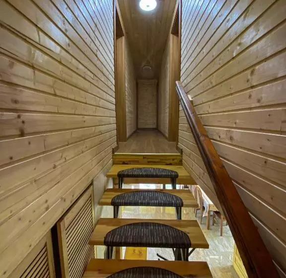 Pensiunea La Rus I Si Ii