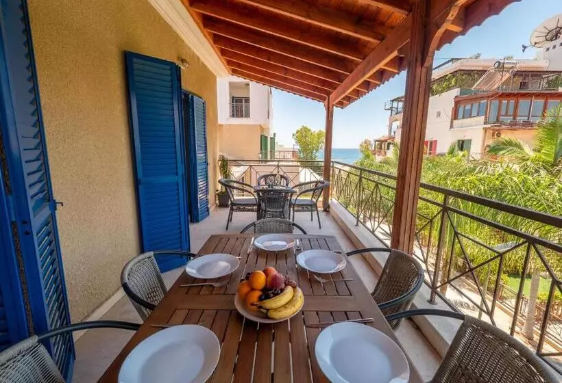 The Salnik Beach Apartment