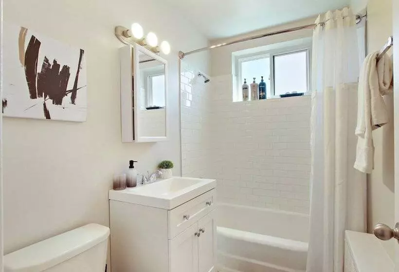 3br Homey Living Room Apt In Bell Ave