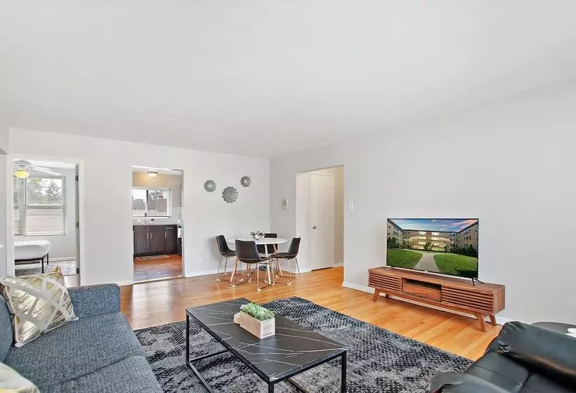 3br Homey Living Room Apt In Bell Ave