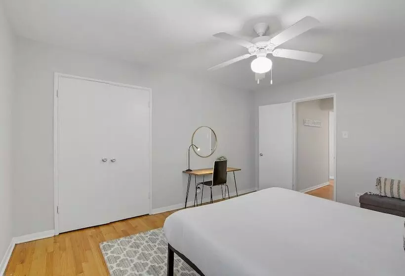 3br Homey Living Room Apt In Bell Ave