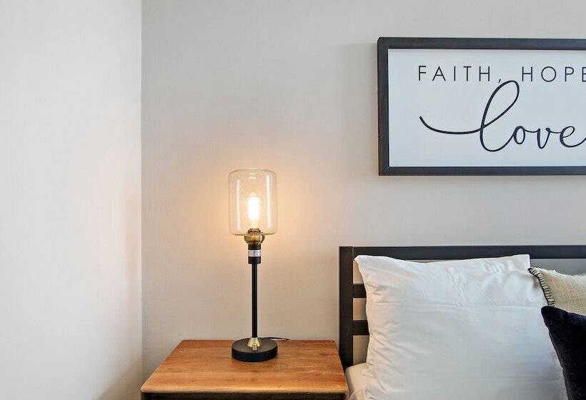 3br Homey Living Room Apt In Bell Ave