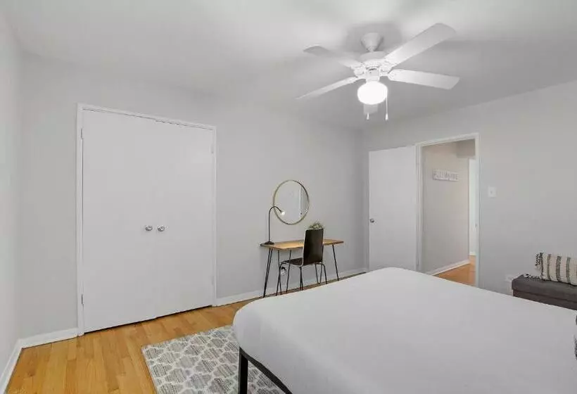 3br Homey Living Room Apt In Bell Ave