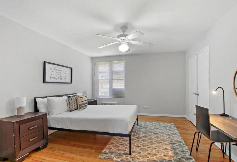 3br Homey Living Room Apt In Bell Ave