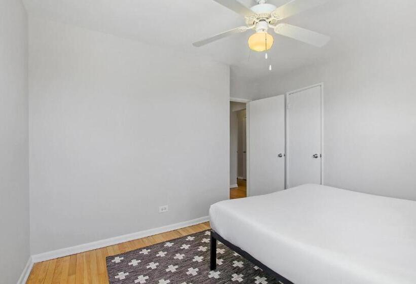 3br Homey Living Room Apt In Bell Ave