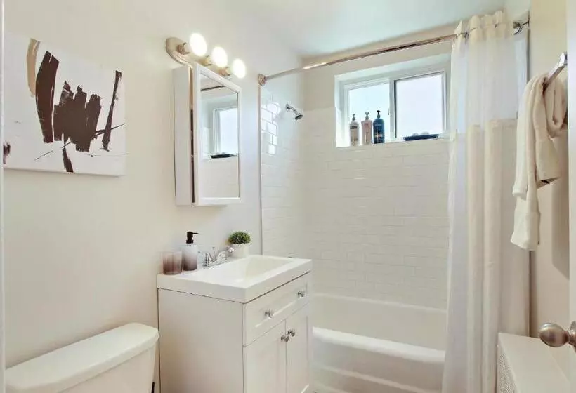 3br Homey Living Room Apt In Bell Ave