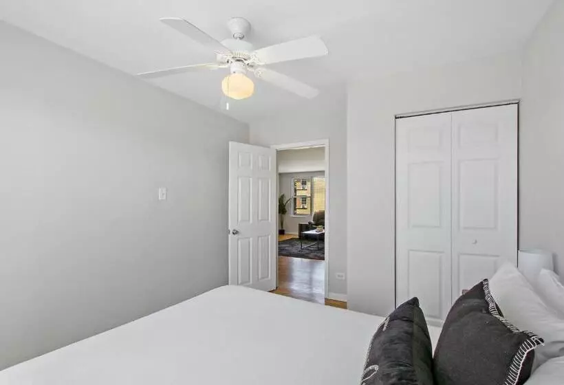 3br Homey Living Room Apt In Bell Ave