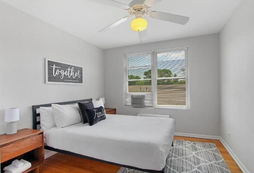 3br Homey Living Room Apt In Bell Ave