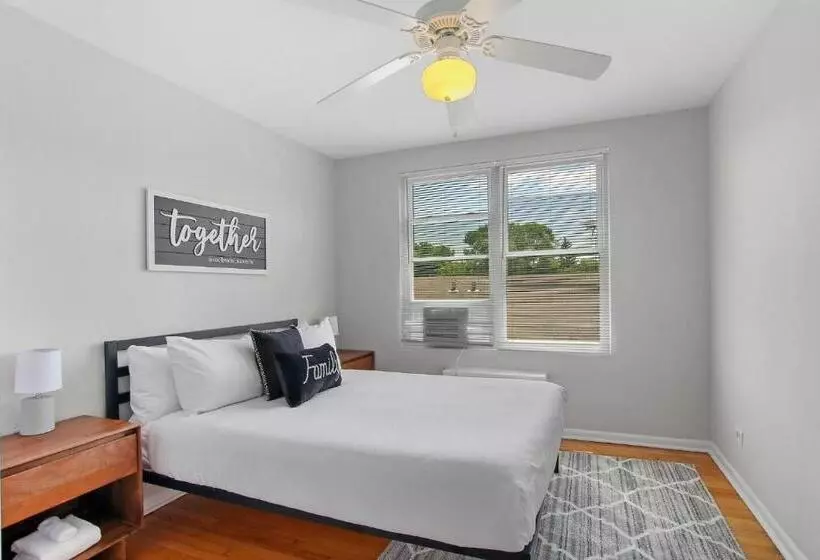 3br Homey Living Room Apt In Bell Ave