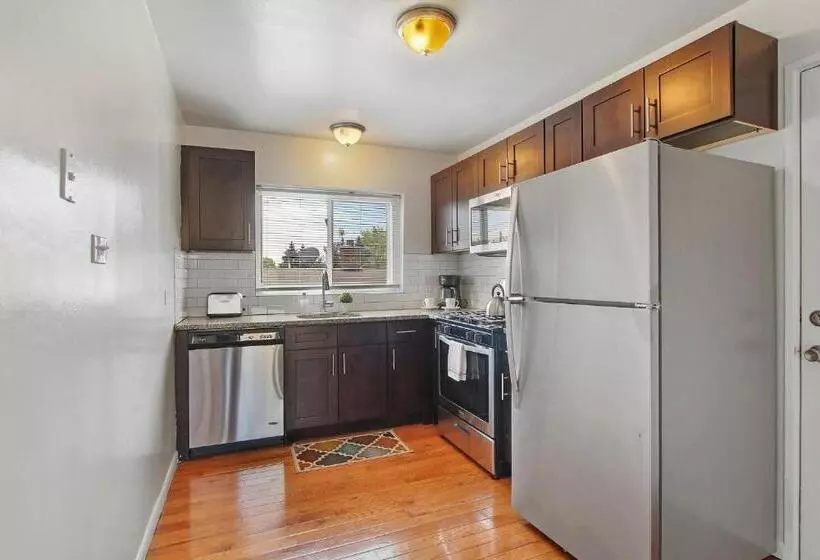 3br Homey Living Room Apt In Bell Ave
