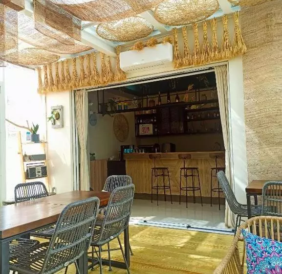 تختخواب و صبحانه 晴鎖港灣home Stay民宿