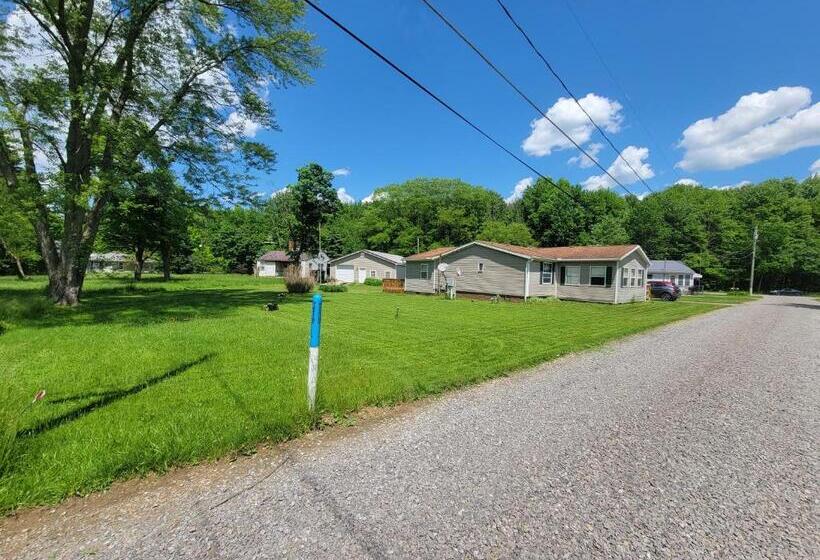 Camp Not Found 3 Queen Bedrooms By The Lake