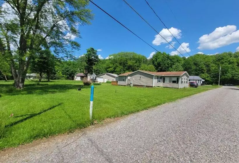 Camp Not Found   3 Queen Bedrooms By The Lake