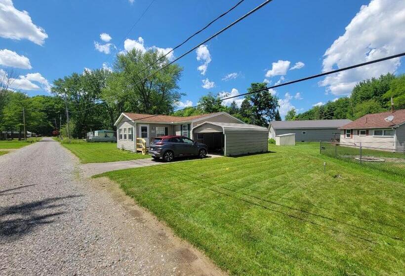 Camp Not Found 3 Queen Bedrooms By The Lake