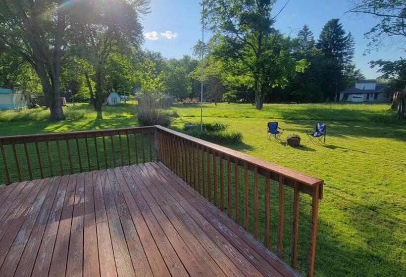 Camp Not Found 3 Queen Bedrooms By The Lake