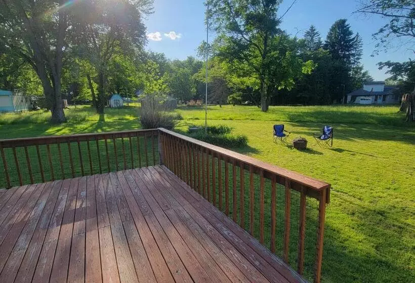 Camp Not Found   3 Queen Bedrooms By The Lake