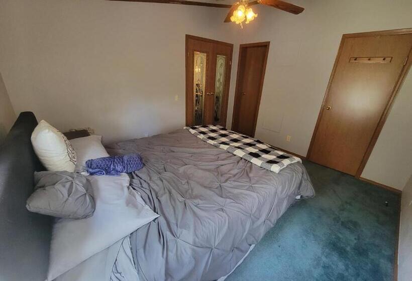 Camp Not Found 3 Queen Bedrooms By The Lake