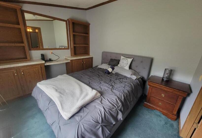 Camp Not Found 3 Queen Bedrooms By The Lake