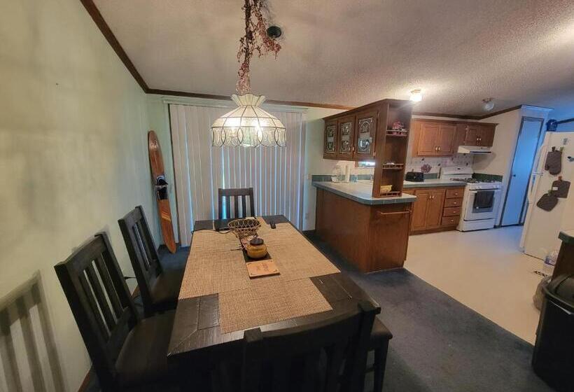 Camp Not Found 3 Queen Bedrooms By The Lake