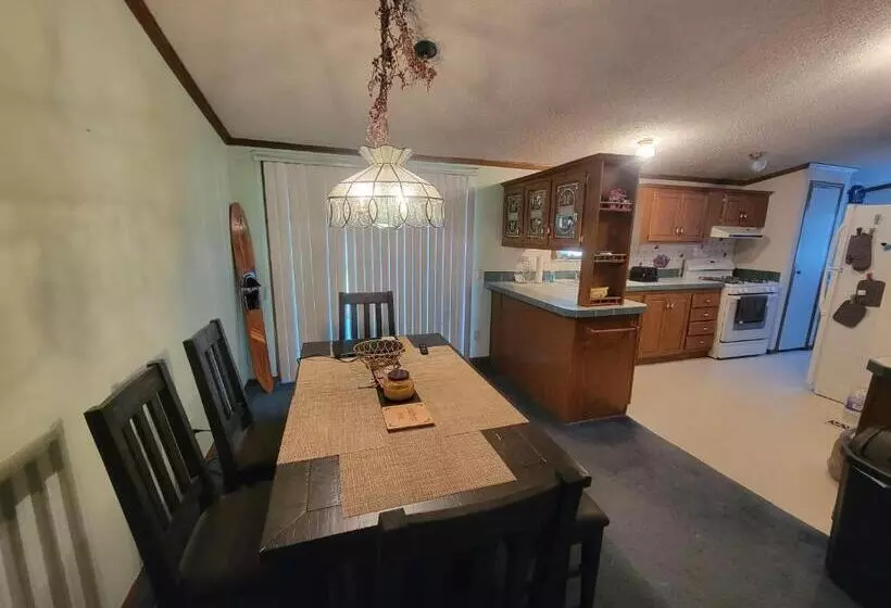 Camp Not Found   3 Queen Bedrooms By The Lake