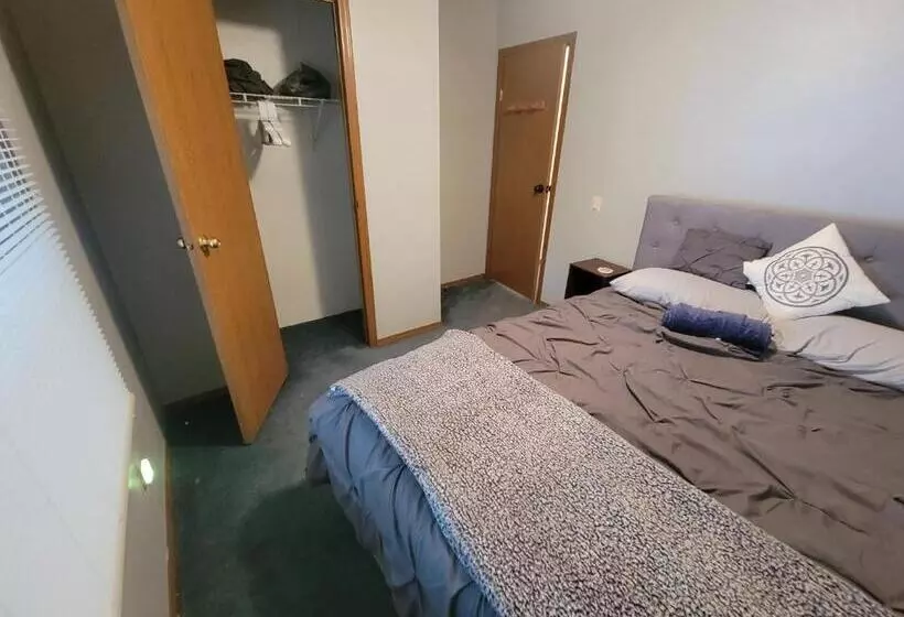 Camp Not Found   3 Queen Bedrooms By The Lake