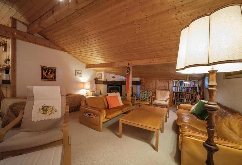 Casa Dschember, Wohnung 11, 1 6 Personen