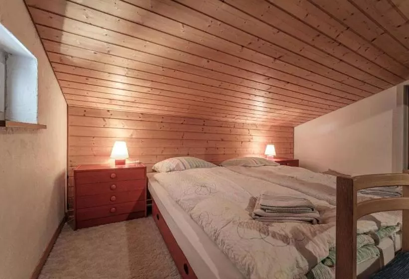Casa Dschember, Wohnung 11, 1 6 Personen