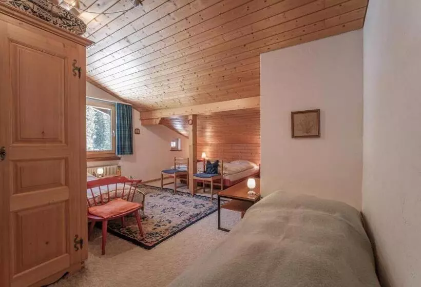 Casa Dschember, Wohnung 11, 1 6 Personen