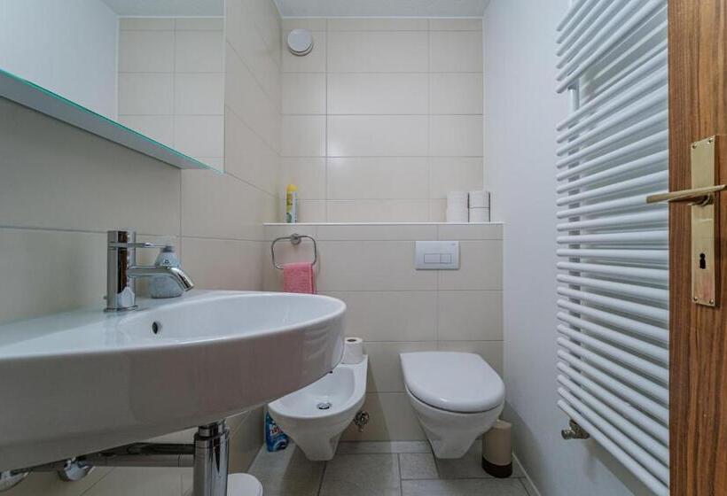 Casa Dschember, Wohnung 11, 1 6 Personen