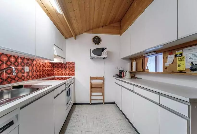 Casa Dschember, Wohnung 11, 1 6 Personen