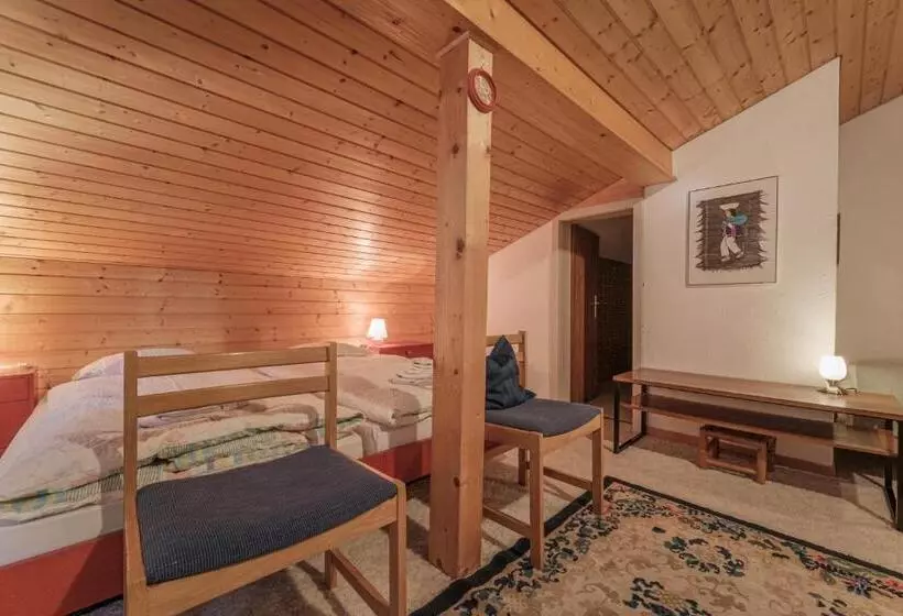 Casa Dschember, Wohnung 11, 1 6 Personen